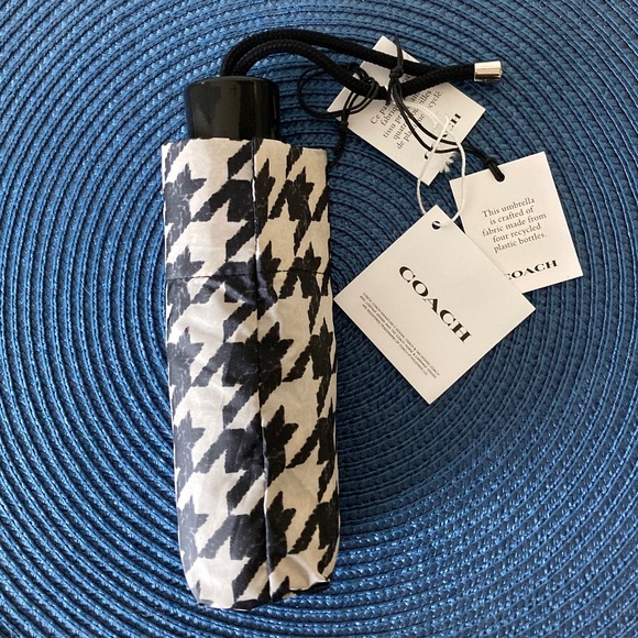 **SOLD** COACH MINI UMBRELLA IN HOUNDSTOOTH PRINT - NWT! - Picture 2 of 2